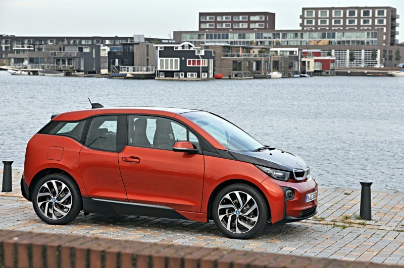 Car-Revs-Daily.com Mega Galleries - 2015 BMW i3 116