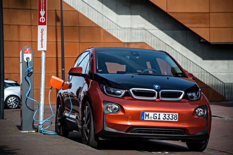 Car-Revs-Daily.com Mega Galleries - 2015 BMW i3 131