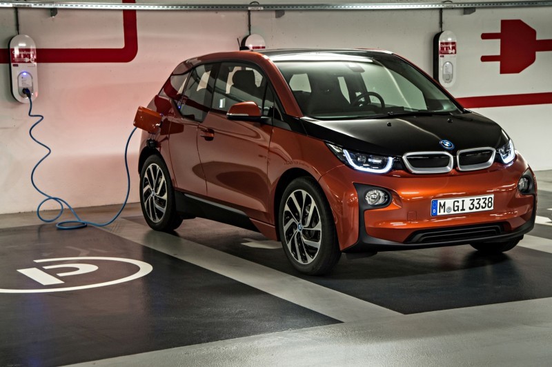 Car-Revs-Daily.com Mega Galleries - 2015 BMW i3 133