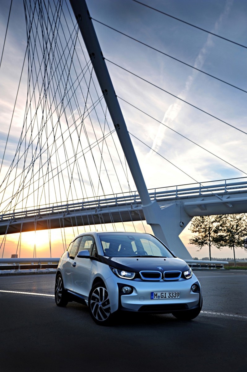 Car-Revs-Daily.com Mega Galleries - 2015 BMW i3 167