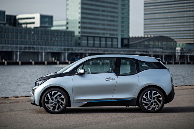 Car-Revs-Daily.com Mega Galleries - 2015 BMW i3 171