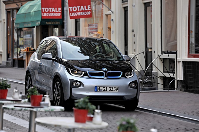 Car-Revs-Daily.com Mega Galleries - 2015 BMW i3 178