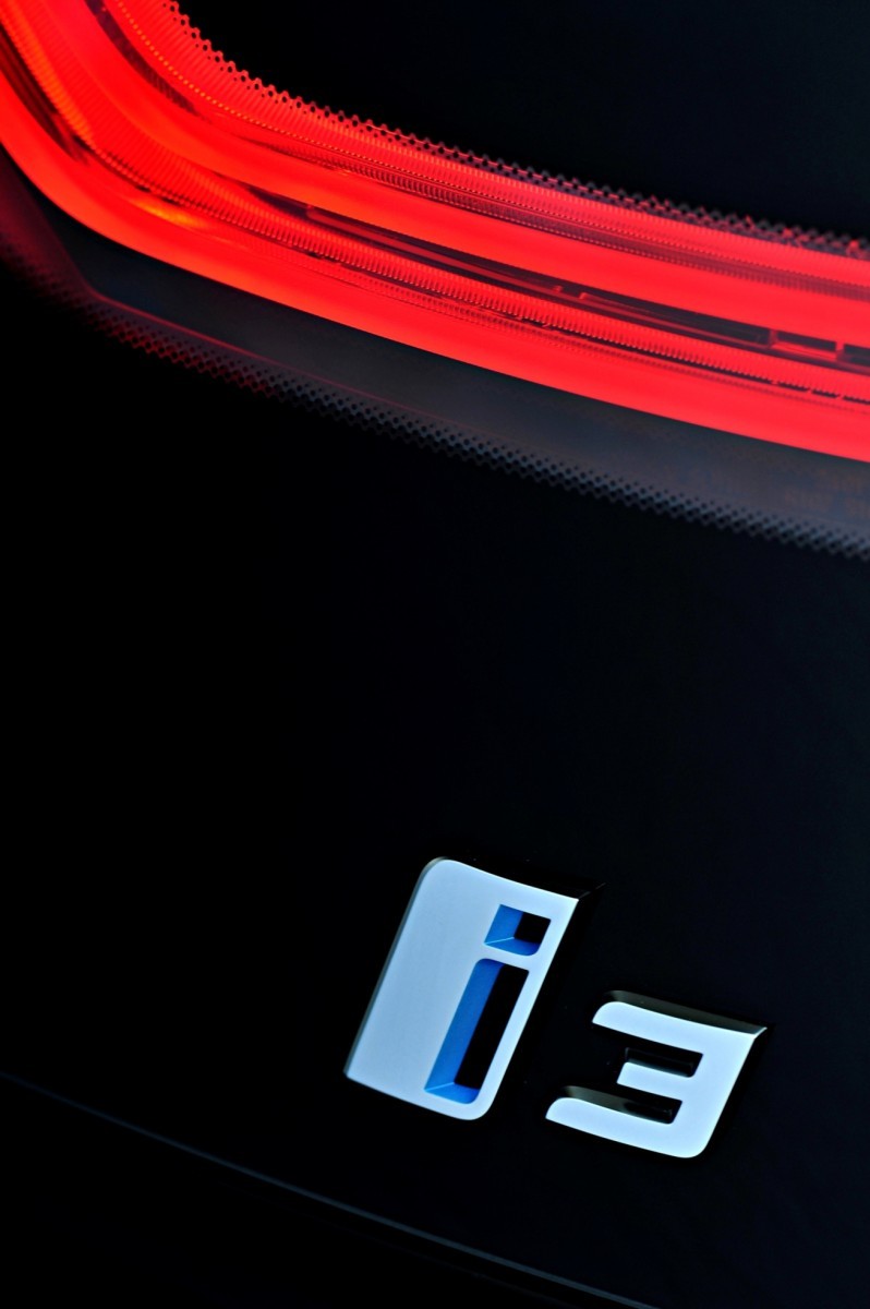 Car-Revs-Daily.com Mega Galleries - 2015 BMW i3 197