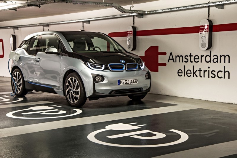 Car-Revs-Daily.com Mega Galleries - 2015 BMW i3 199