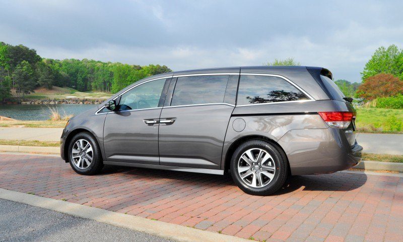 Car-Revs-Daily.com Road Test Review - 2014 Honda Odyssey Touring Elite 10