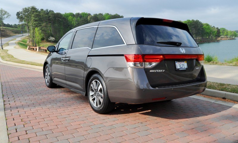 Car-Revs-Daily.com Road Test Review - 2014 Honda Odyssey Touring Elite 9