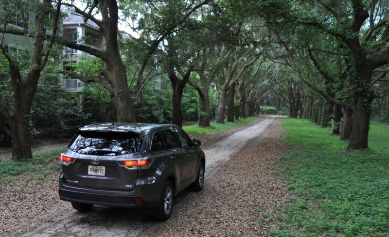 Car-Revs-Daily.com Road Test Review - 2014 Toyota Highlander XLE V6 11