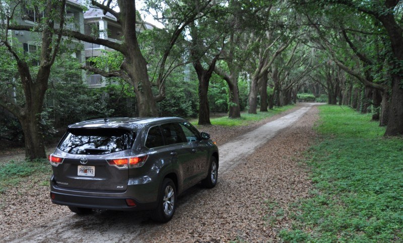 Car-Revs-Daily.com Road Test Review - 2014 Toyota Highlander XLE V6 12