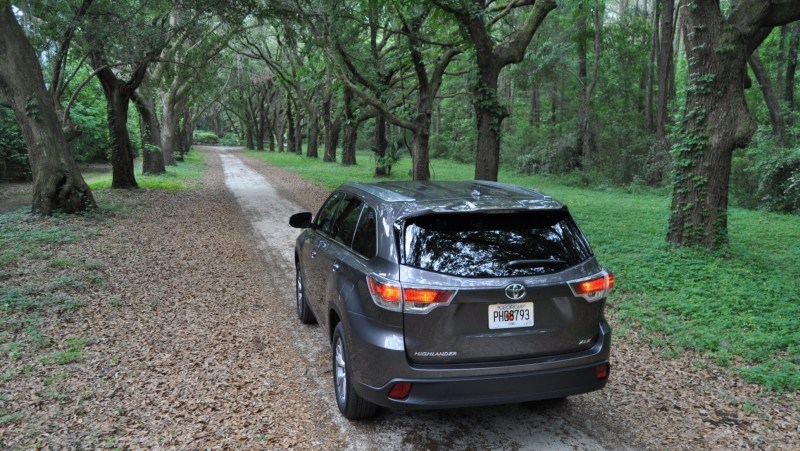 Car-Revs-Daily.com Road Test Review - 2014 Toyota Highlander XLE V6 13