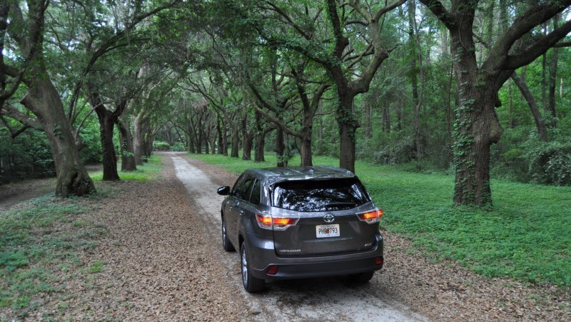 Car-Revs-Daily.com Road Test Review - 2014 Toyota Highlander XLE V6 14