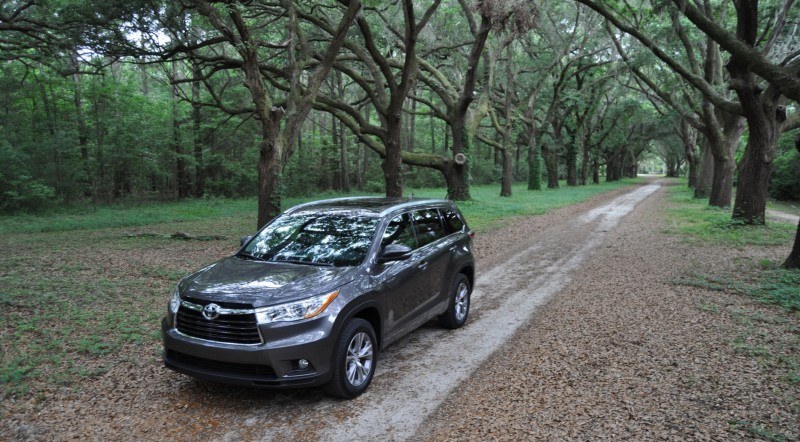 Car-Revs-Daily.com Road Test Review - 2014 Toyota Highlander XLE V6 23