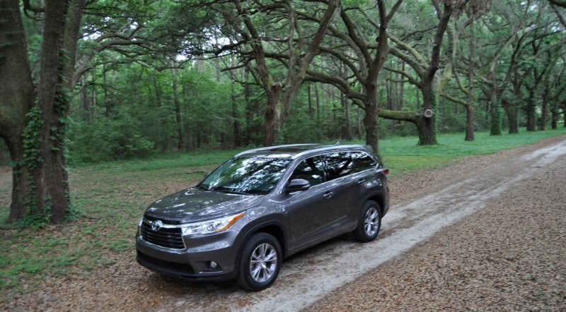 Car-Revs-Daily.com Road Test Review - 2014 Toyota Highlander XLE V6 24