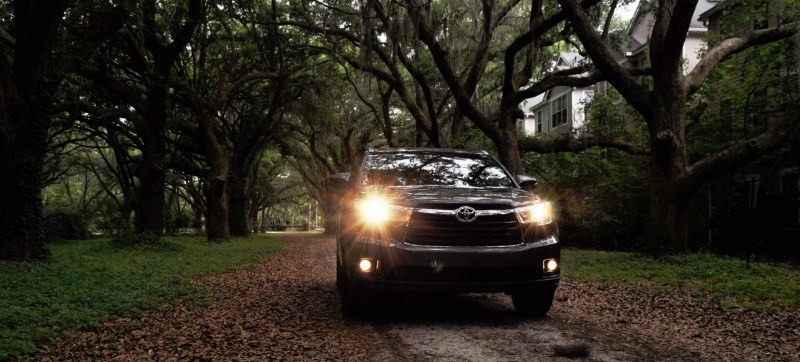 Car-Revs-Daily.com Road Test Review - 2014 Toyota Highlander XLE V6 4