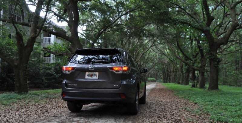 Car-Revs-Daily.com Road Test Review - 2014 Toyota Highlander XLE V6 5