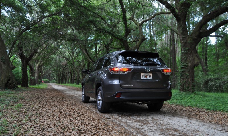 Car-Revs-Daily.com Road Test Review - 2014 Toyota Highlander XLE V6 9