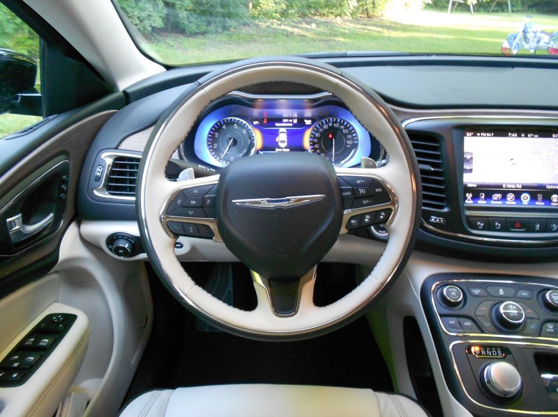 Chrysler 200 2015 001