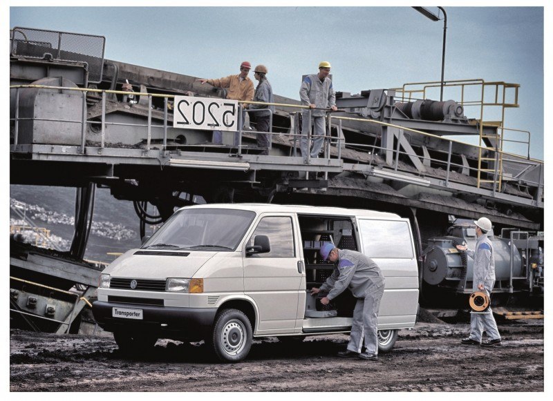 Happy B-Day to the Volkswagen Minibus and Transporter! Work Van Legend Turns 60 in UK This Year 17