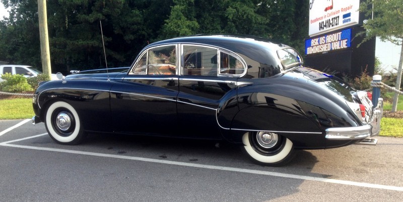 Iconic Classic - 1959 JAGUAR Mark IX Is Blue-Blood Royalty With Most Divine Cabin of the 1950s 11