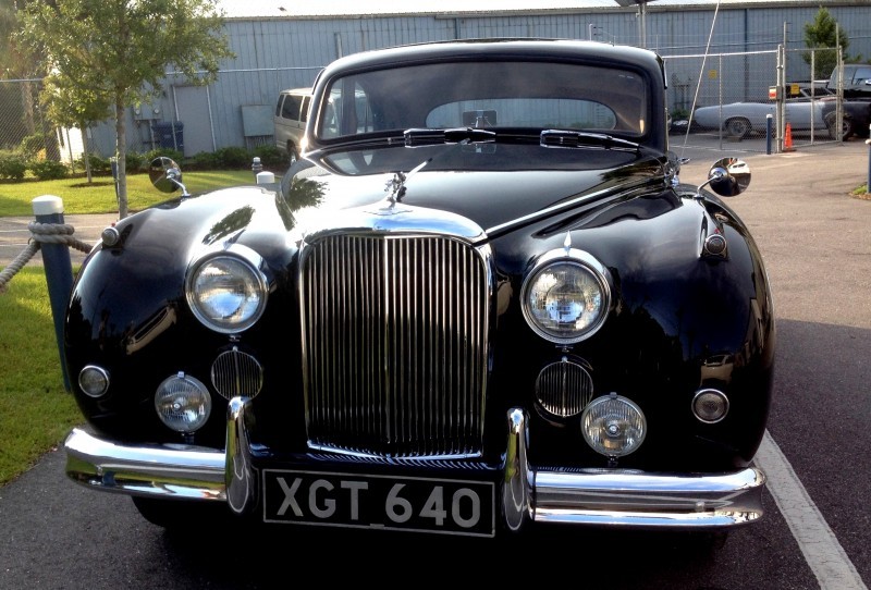 Iconic Classic - 1959 JAGUAR Mark IX Is Blue-Blood Royalty With Most Divine Cabin of the 1950s 3