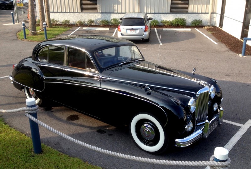 Iconic Classic - 1959 JAGUAR Mark IX Is Blue-Blood Royalty With Most Divine Cabin of the 1950s 5