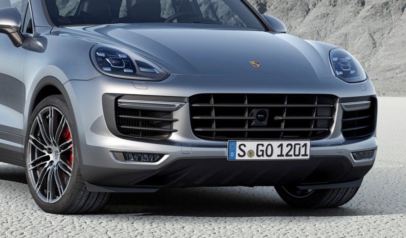 New_Porsche_Cayenne_Turbo_embargo_00_01_CEST_24_July_2014-crop