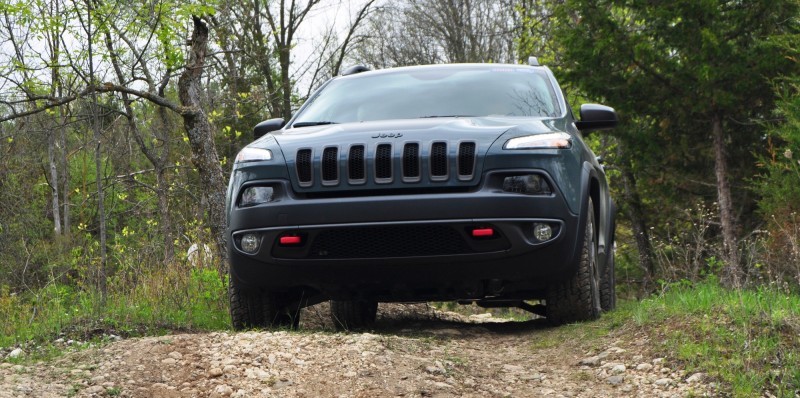 Off-Road Test Review - 2014 Jeep Cherokee Trailhawk On Some Tough and Rocky Trails 3