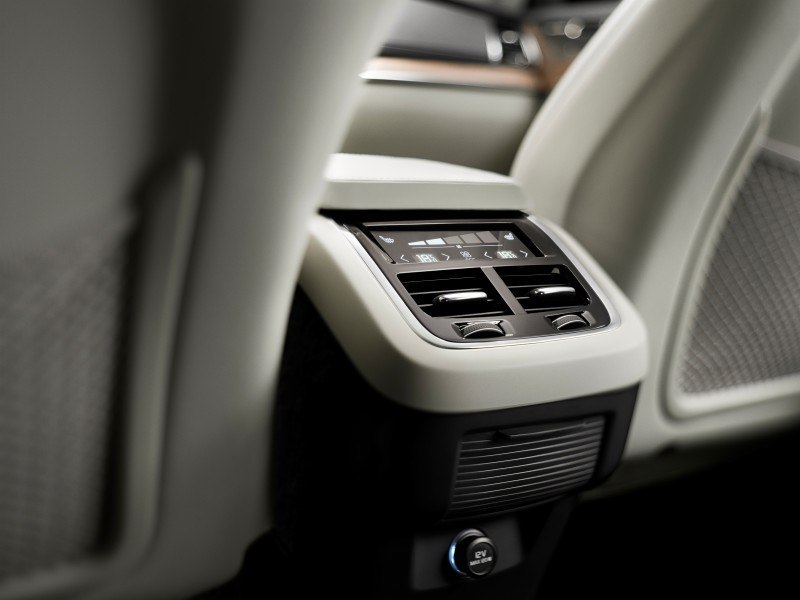 PRODUCTION 2015 VOLVO XC90 Interior First Look 7