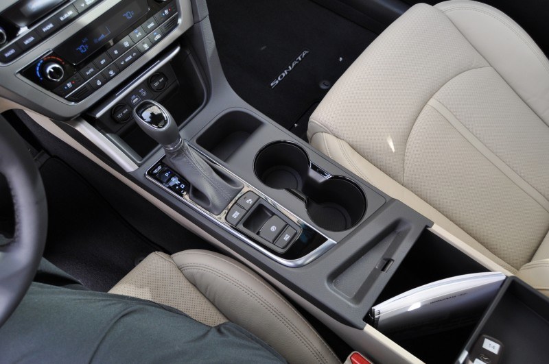 Road Test Review - 2015 Hyundai Sonata - INTERIOR Focus - 2.4L Limited 49