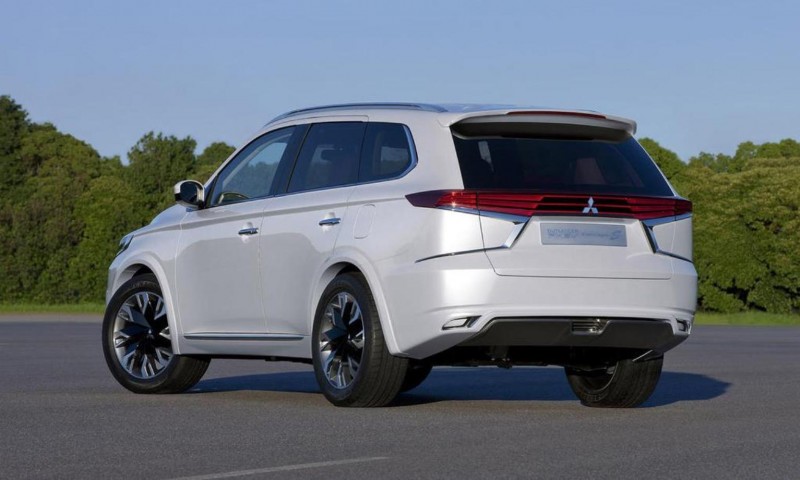 mitsubishi-outlander-phev-concept-s-11