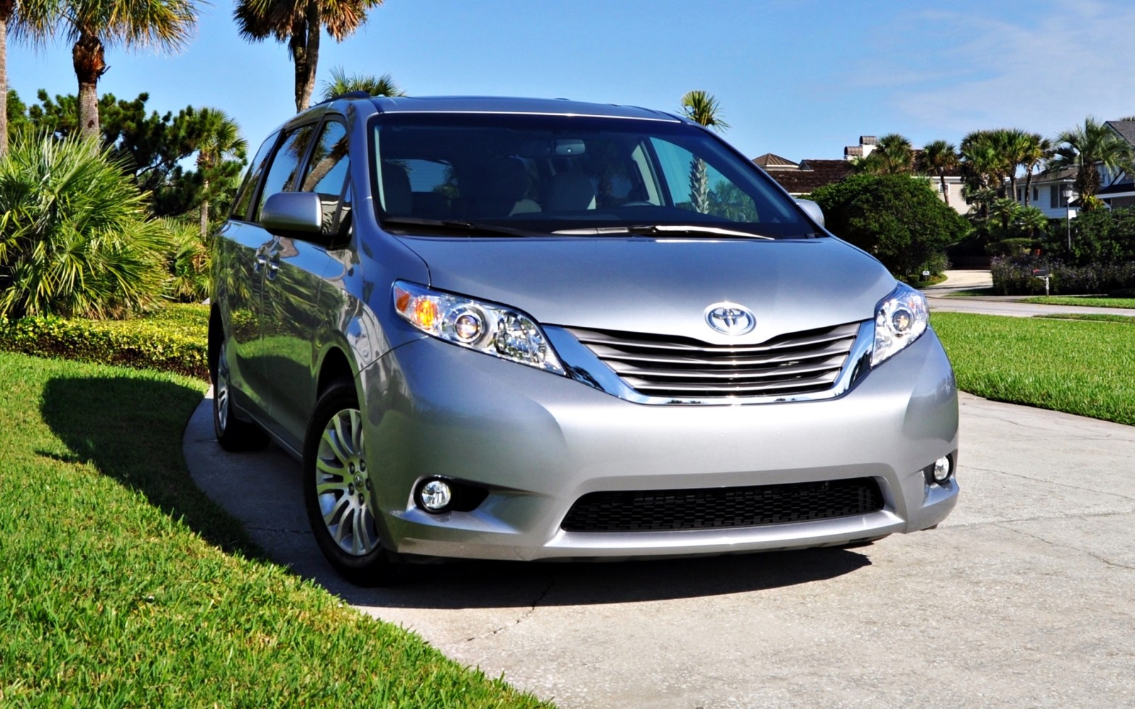 2015 Toyota Sienna XLE Premium AWD Review