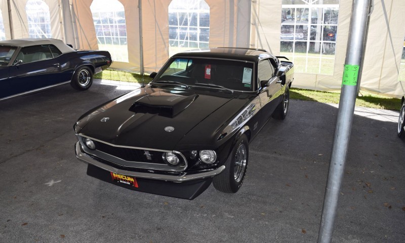 1969 Ford Mustang BOSS 429 in Raven Black 11