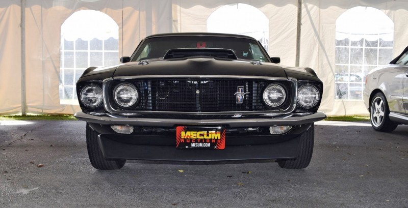 1969 Ford Mustang BOSS 429 in Raven Black 35