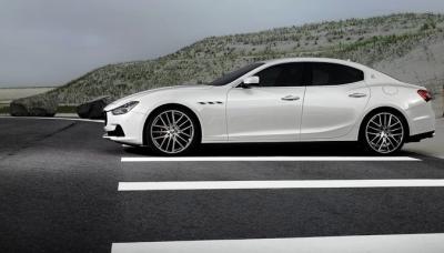 2014-Maserati-Ghibli-White-Side2