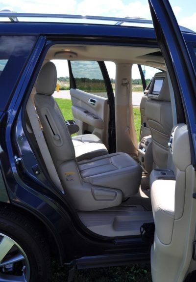 2014 Nissan Pathfinder Platinum Inside and Out16