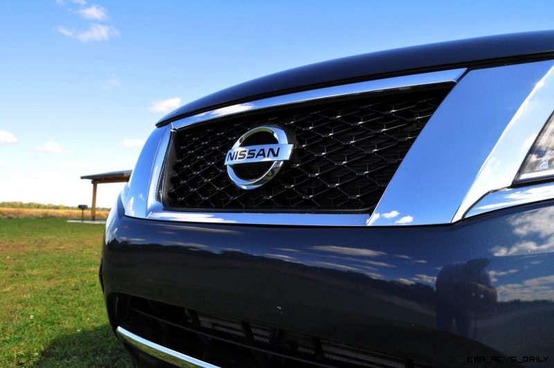 2014 Nissan Pathfinder Platinum Inside and Out42