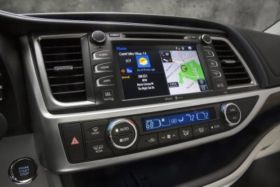 CarRevsDaily - 2014 Toyota Highlander Interior Photo21