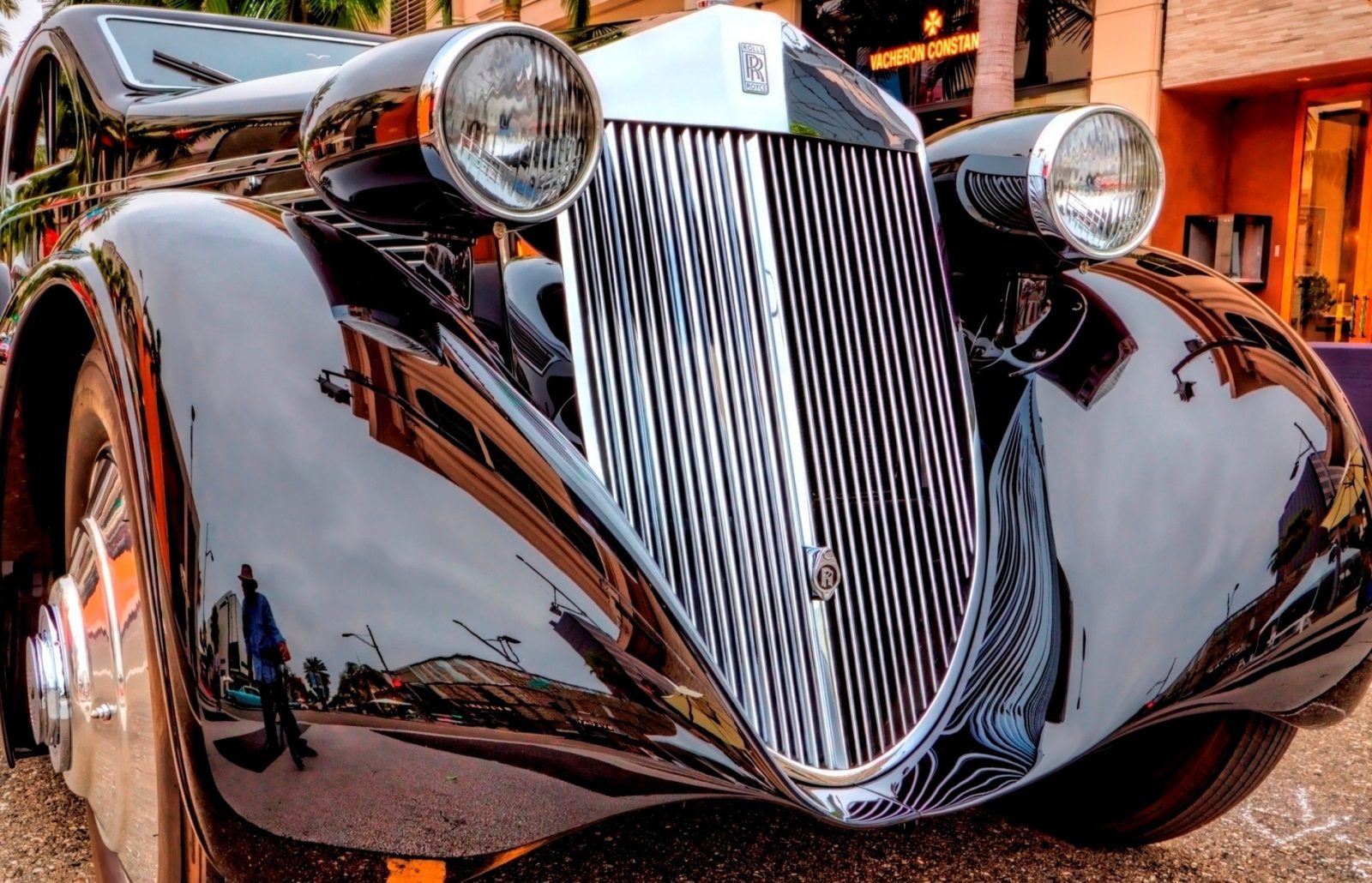 https://www.car-revs-daily.com/wp-content/uploads/2013/12/Steve-Sexton-Photographs-the-1925-34-Rolls-Royce-Phantom-I-Round-Door-Aero-Coupe-4-Copy-1600x1030.jpg