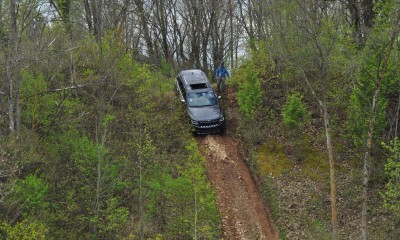 2014 Jeep Grand Cherokee Shows Its Trail Rated Skills Off-Road 11