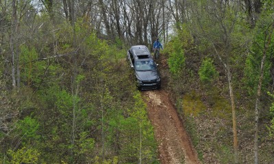 2014 Jeep Grand Cherokee Shows Its Trail Rated Skills Off-Road 12