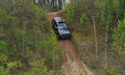 2014 Jeep Grand Cherokee Shows Its Trail Rated Skills Off-Road 16