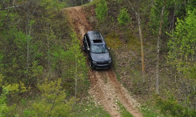 2014 Jeep Grand Cherokee Shows Its Trail Rated Skills Off-Road 20