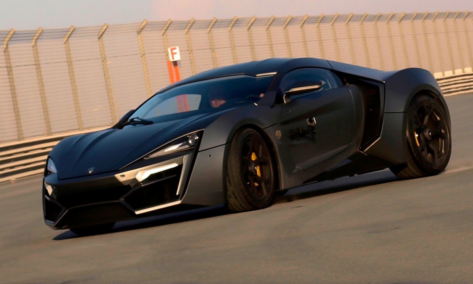 2014 w motors lykan hypersport in 40 amazing new wallpapers