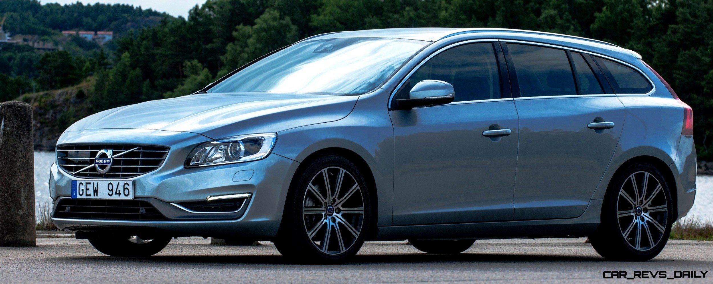 Hot-New-Wagons-2014-Volvo-V60-5