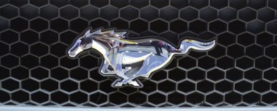 2015-Ford-Mustang-GT-at-2014-NAIAS-logo-2