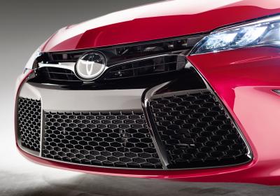 HD Road Test Review - 2015 Toyota Camry XSE 20