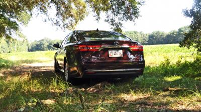 Road Test Review - 2015 Toyota Avalon Hybrid 29