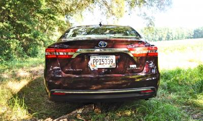 Road Test Review - 2015 Toyota Avalon Hybrid 31