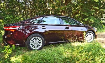 Road Test Review - 2015 Toyota Avalon Hybrid 33