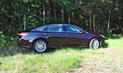 Road Test Review - 2015 Toyota Avalon Hybrid 8