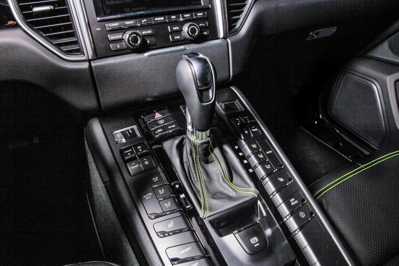 TECHART_for_Porsche_Macan_centre_console